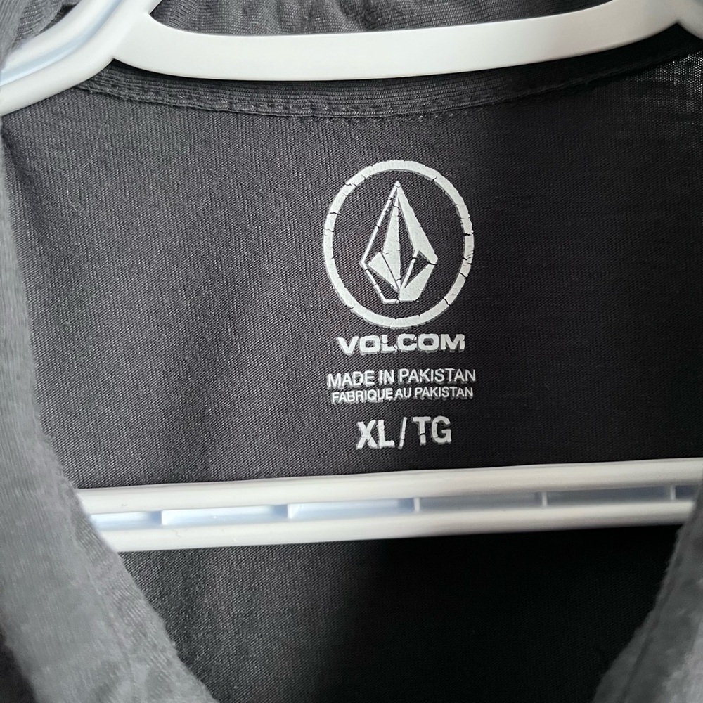 3/30$💥 Volcom polo t shirt tee Men XL Gray short sleeve logo preppy buttons - Picture 2 of 5